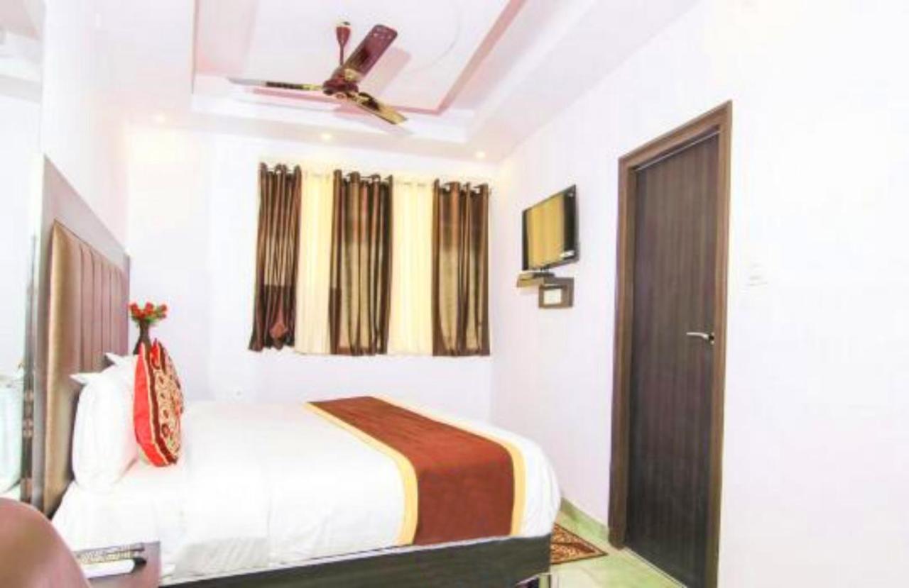 Hotel Goroomgo Rajput Charbagh Near Railway Station 3*