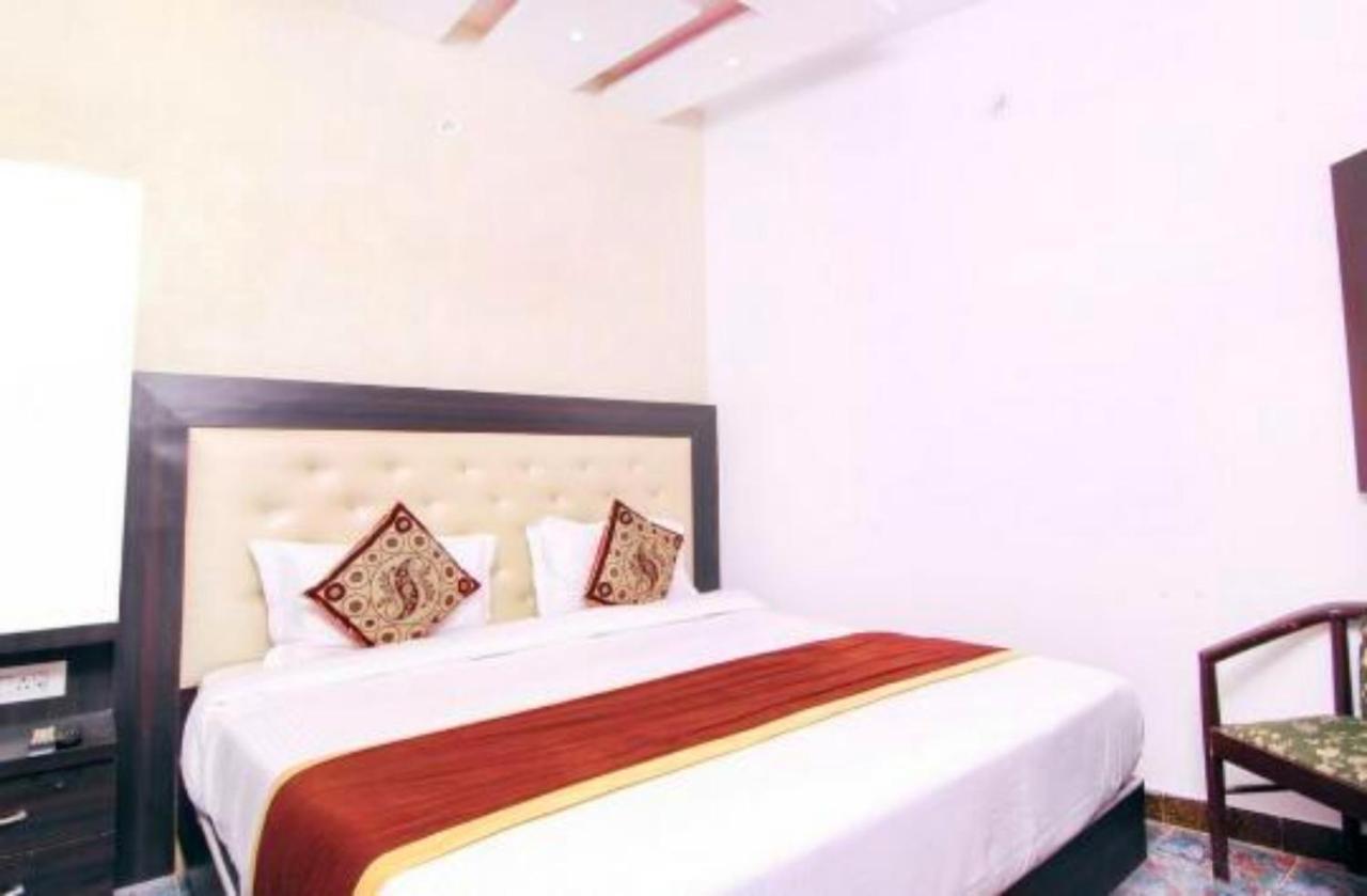 Goroomgo Rajput Charbagh Near Railway Station