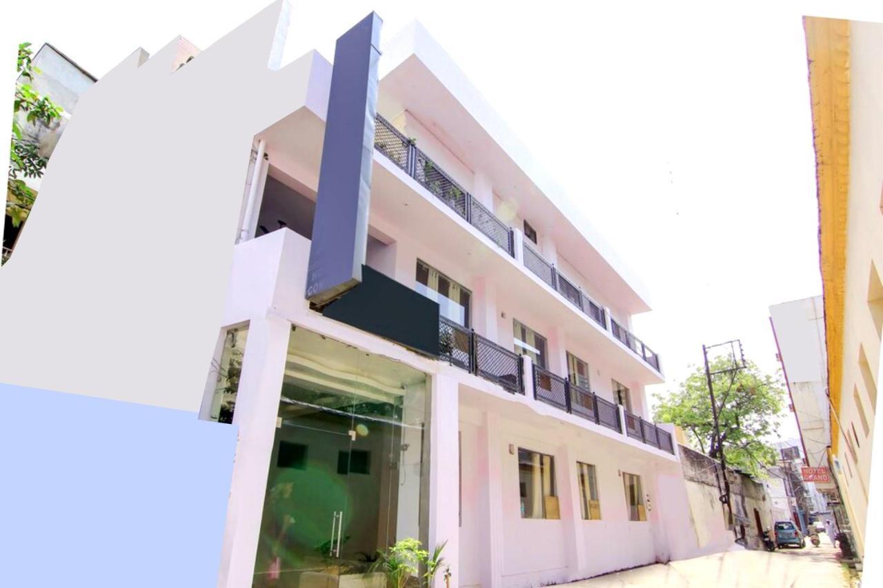 Hotel Goroomgo Rajput Charbagh Near Railway Station 3*